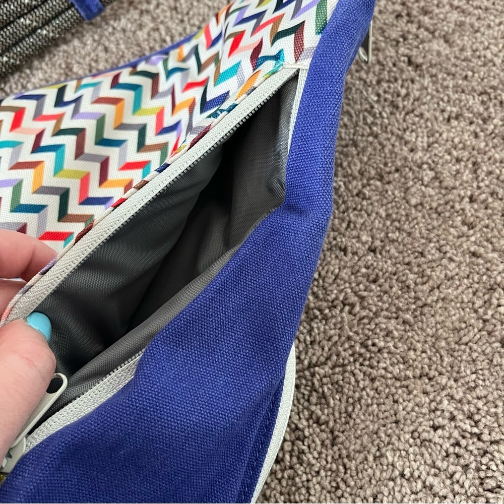 Kavu Medium-size Rope Chevron Sling Bag - Picture 8 of 10